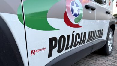 Homem é preso após quebrar porta de CRAS e causar danos em prédio público em Jaraguá do Sul