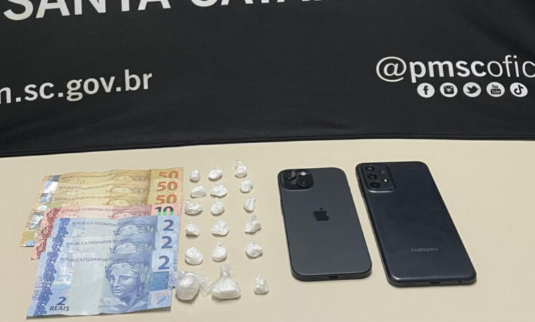Homem é preso por tráfico de drogas e tenta subornar policiais com R$ 15 mil em Brusque