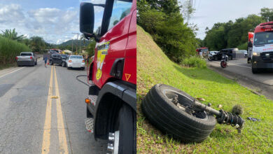 Grave colisão envolvendo 7 pessoas e 3 veículos deixa feridos na rua Dr. Blumenau, em Indaial