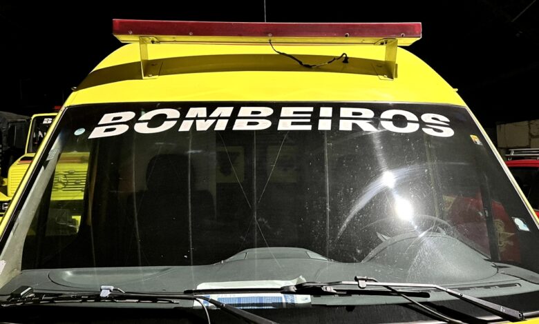 Motociclista fica gravemente ferido após colisão com caminhão-caçamba na BR-470, em Indaial