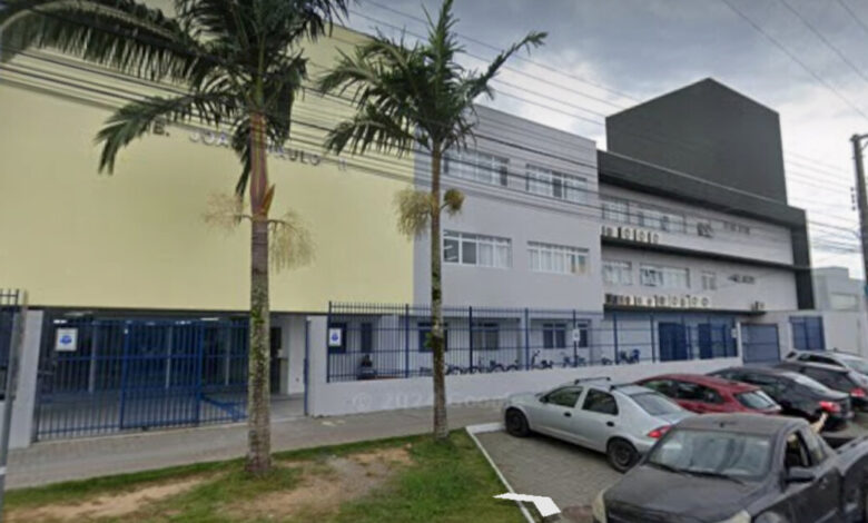 Professor é afastado de escola em Itajaí após denúncias de abuso sexual contra crianças de 5 e 7 anos