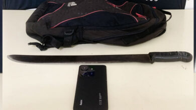 Homem é preso após assaltar mulher com facão e roubar celular em Blumenau