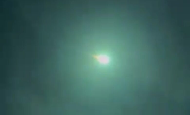 Meteoro explode no céu e ilumina cidades do Sul com brilho esverdeado