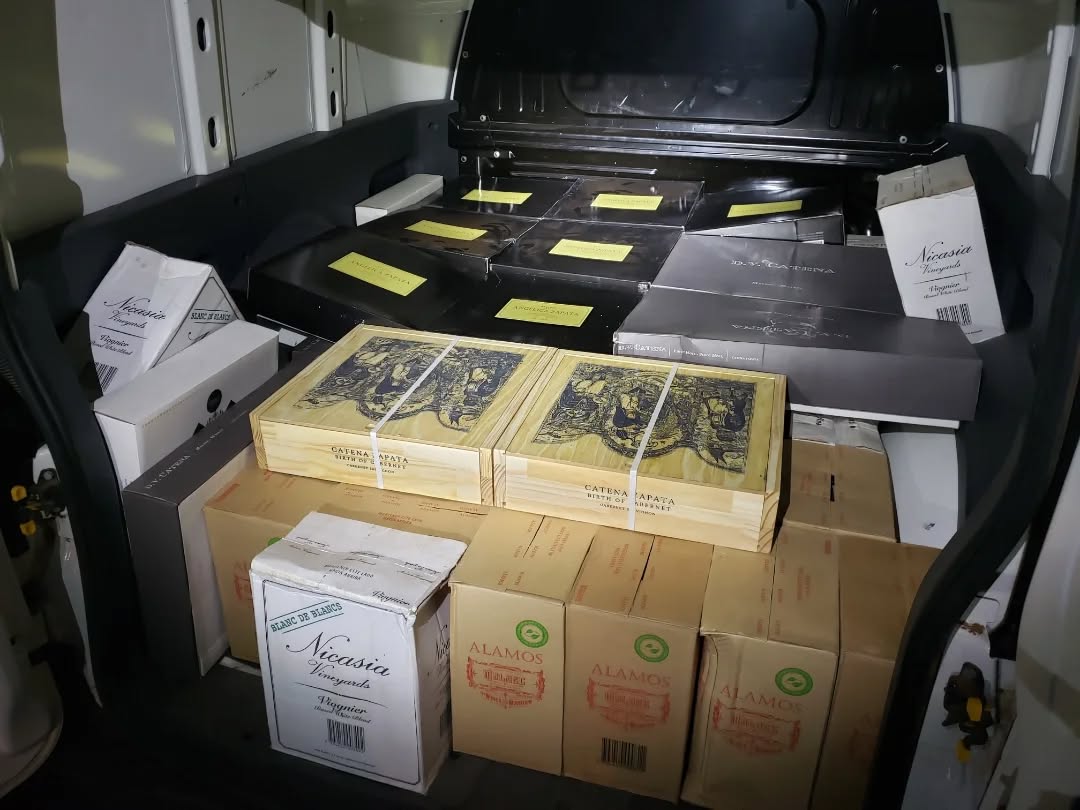 Operação apreende 170 caixas de vinho argentino em Benedito Novo