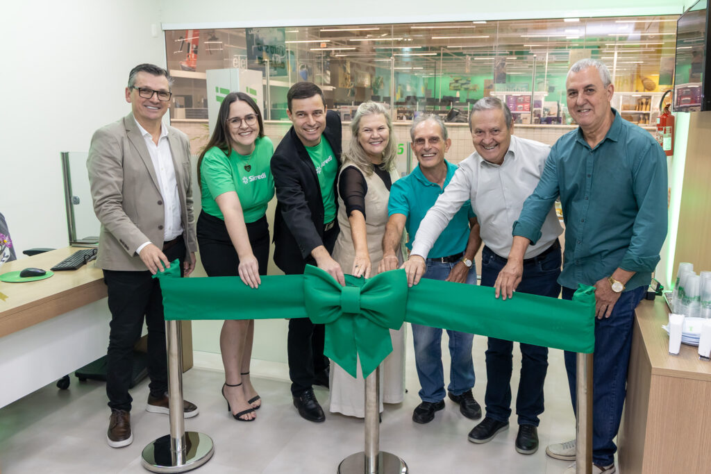 Sicredi entrega nova estrutura da agência no Angeloni em Brusque