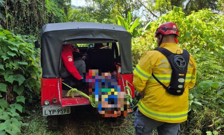 Motociclista se fere ao cair em trilha de difícil acesso em Pomerode