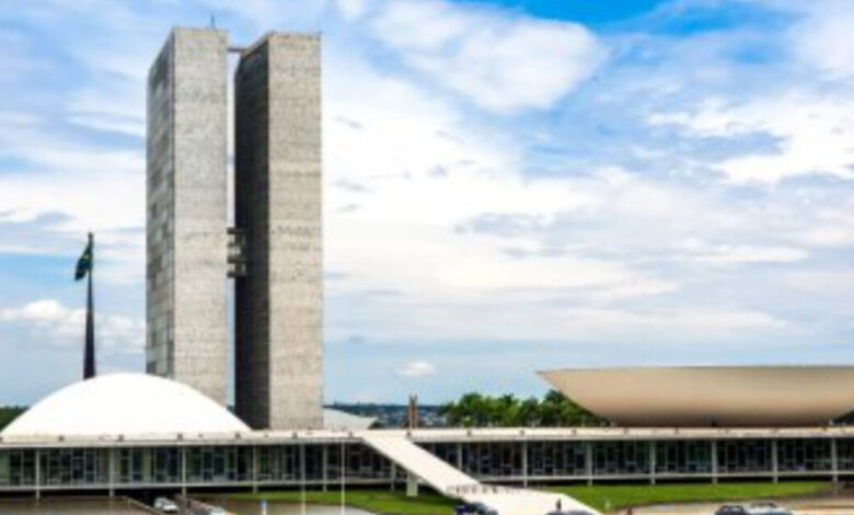 PEC que extingue reeleição para cargos do Executivo a partir de 2030 será analisada nesta quarta (7)