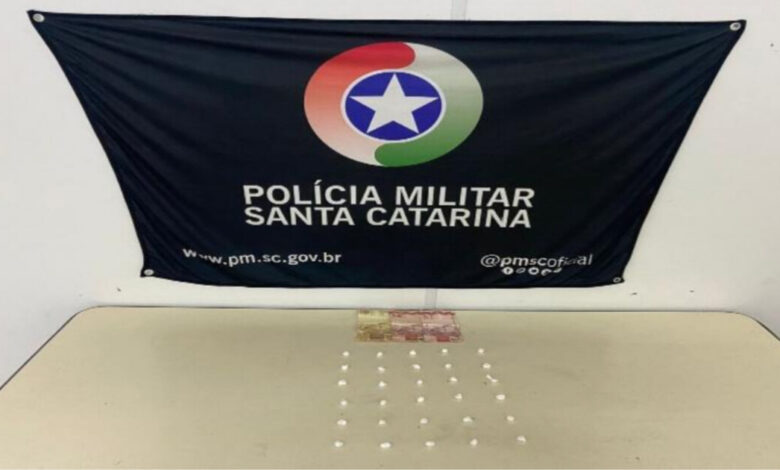 Mulher é presa por tráfico de drogas em casa noturna às margens da BR-470, em Apiúna