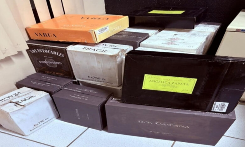 Carga com mais de 200 garrafas de vinho estrangeiro é apreendida em fiscalização em Gaspar