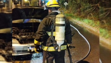 Incêndio em veículo é contido por populares em Indaial; bombeiros fazem rescaldo