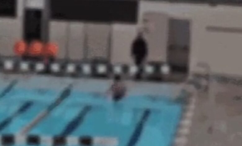 Professor é demitido após empurrar aluno para dentro da piscina durante aula no SESI de Blumenau