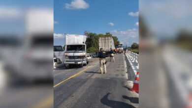 Motorista é resgatado em estado grave após acidente com três caminhões na BR-280 em SC