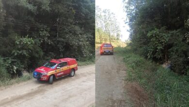 Carro capota e cai em ribanceira de 3 metros em Benedito Novo