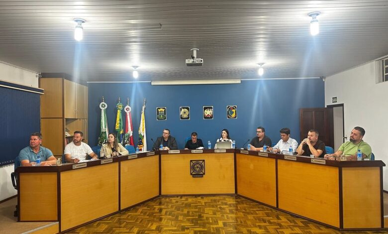 R$ 5 milhões em asfalto: vereador cobra transparência sobre obras com falhas e sem inauguração em Apiúna