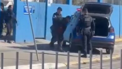 Homem com 45 passagens policiais e em surto psicótico invade escola em SC