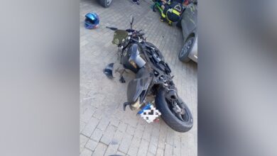 Motociclista é levado ao hospital após batida com carro em Rodeio