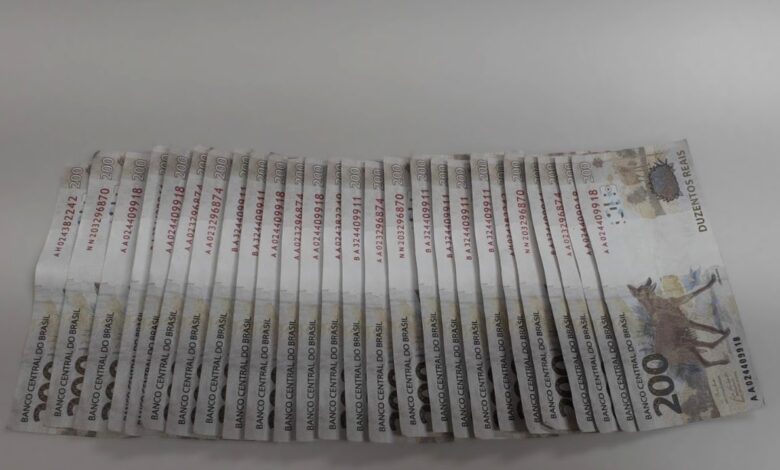 Homem tenta depositar R$ 5 mil em dinheiro falso em lotérica de Camboriú e é encaminhado à PF