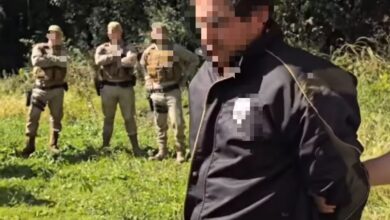 Pai enforcou filha de 1 ano e 9 meses com a própria blusa, diz polícia
