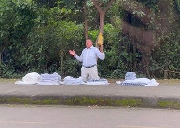 Oração e confiança: vendedor encanta pessoas com gesto raro em Blumenau 