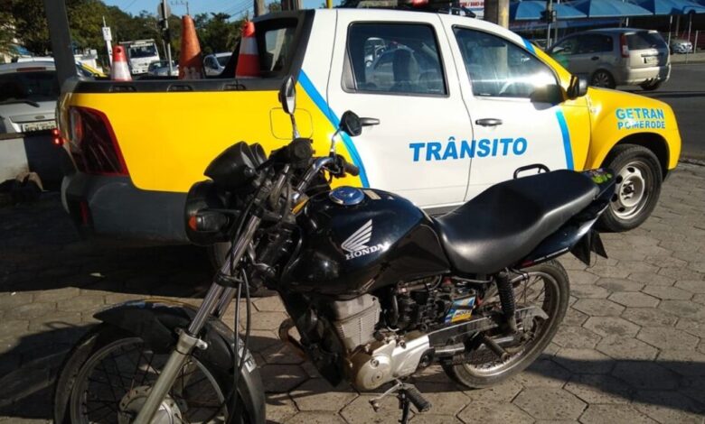Motocicleta furtada em Itajaí é recuperada em Pomerode e condutor é preso