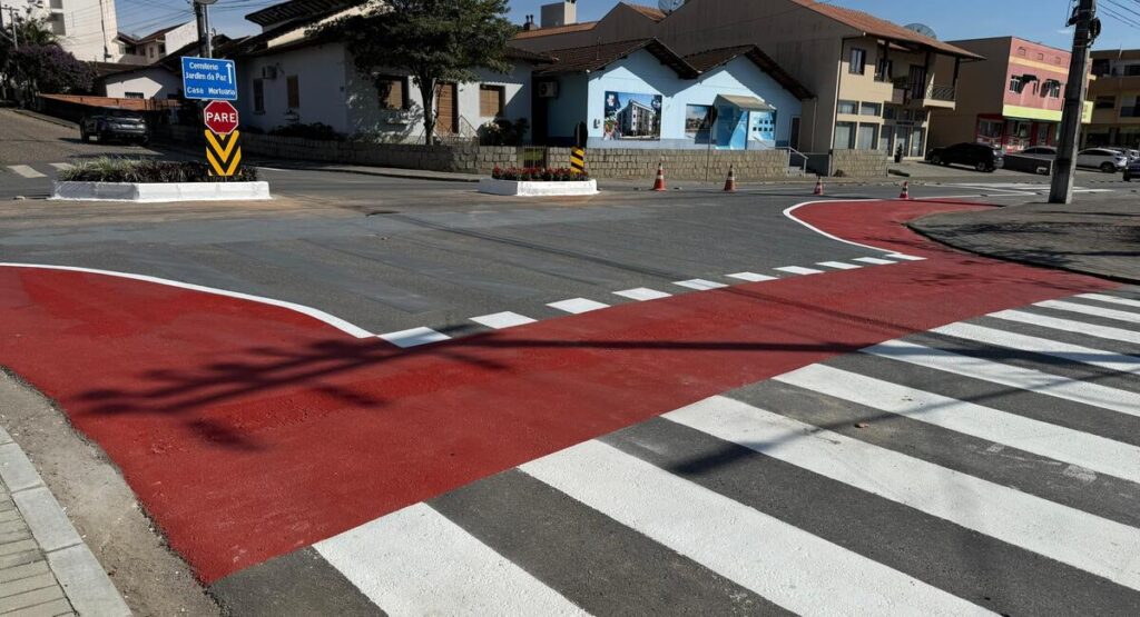 Prefeitura de Timbó realiza melhorias em trevo após diversos acidentes e reclamações da comunidade 