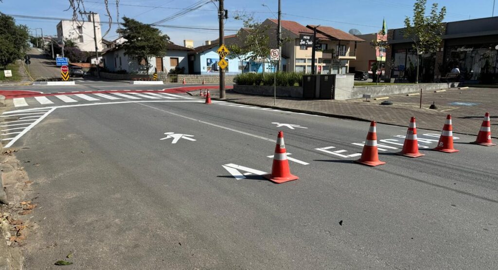 Prefeitura de Timbó realiza melhorias em trevo após diversos acidentes e reclamações da comunidade 
