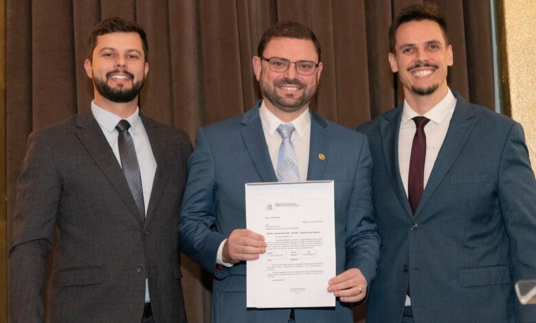 Em Blumenau, vereadores entregam quase R$ 3 milhões para a Renal Vida