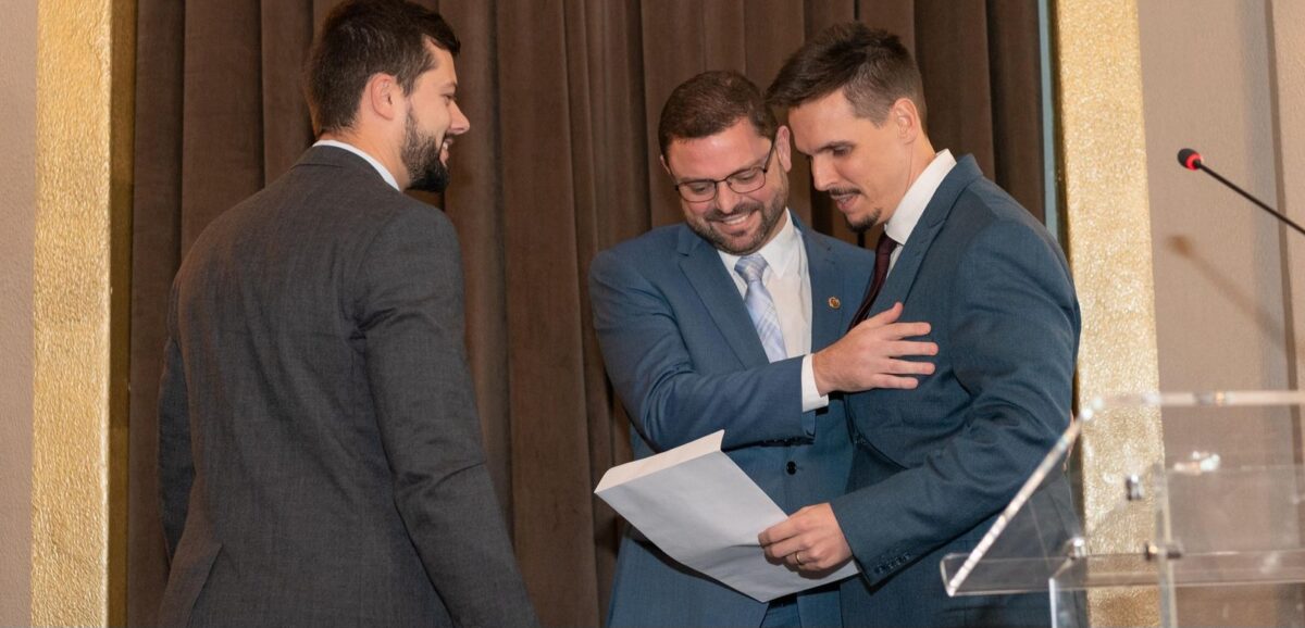 Em Blumenau, vereadores entregam quase R$ 3 milhões para a Renal Vida