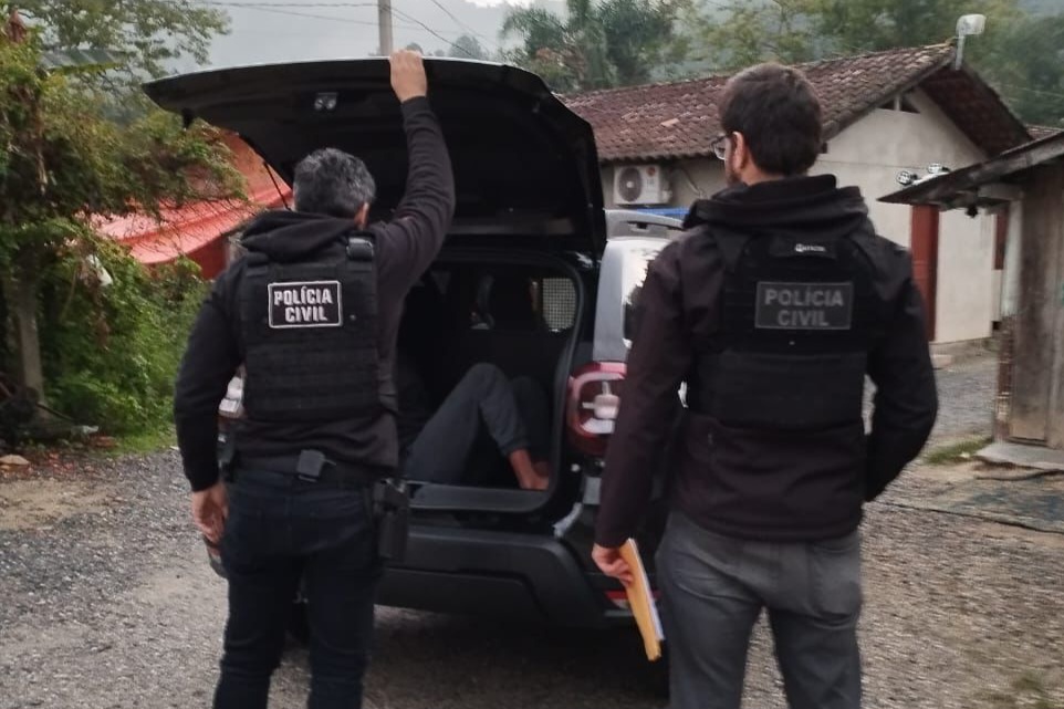Ação contra facção criminosa no Médio Vale termina com 12 presos