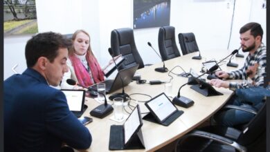 Projetos voltados à cultura, inclusão e transparência avançam na Câmara de Blumenau com apoio unânime das comissões