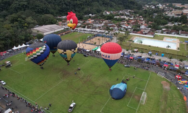 Primeira edição do “Vem pro Parque” encanta público com balonismo, música, esporte e bem-estar