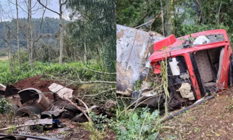 Motorista morre ao perder o controle de caminhão carregado de leite e cair em córrego em SC