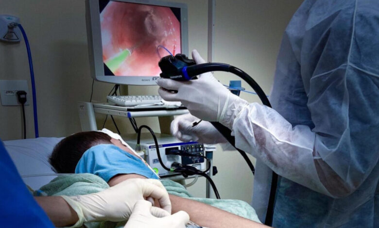 Paciente passa por transplante de fezes inédito em SC; as fezes eram da própria esposa