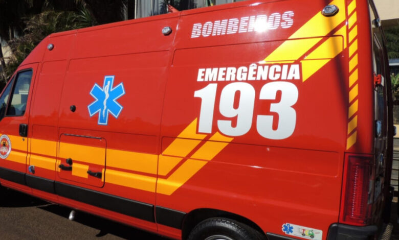 Dois carros colidem e um capota em Timbó