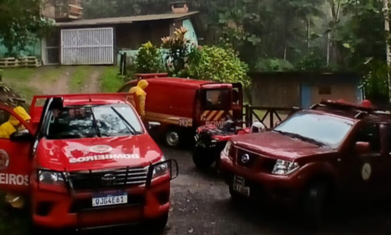 Homem segue desaparecido em mata de Rodeio e buscas continuam nesta segunda-feira