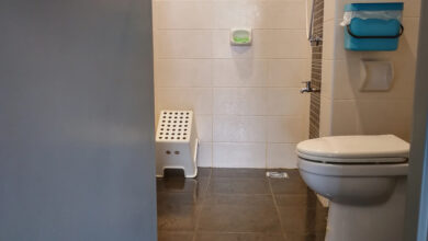 Mulher tranca companheiro no banheiro para se proteger de agressões em Blumenau