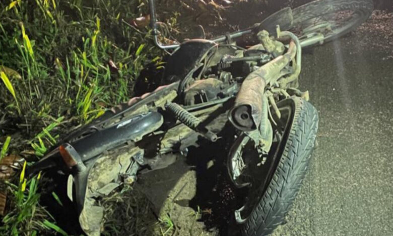 Motociclista fica gravemente ferido após colisão com carro em Indaial; motorista não foi encontrado no local