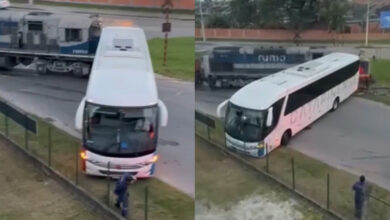 Ônibus é atingido por trem durante manobra em linha férrea em Joinville
