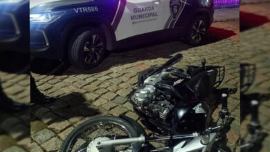 Motociclista faz malabarismo, foge da Guarda Municipal e colide com viatura em Rio do Sul