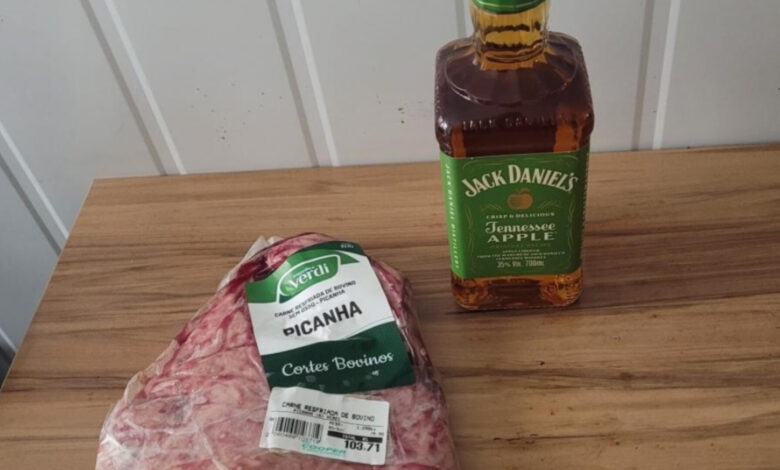 Homem é preso após furtar picanha e whisky em supermercado de Blumenau