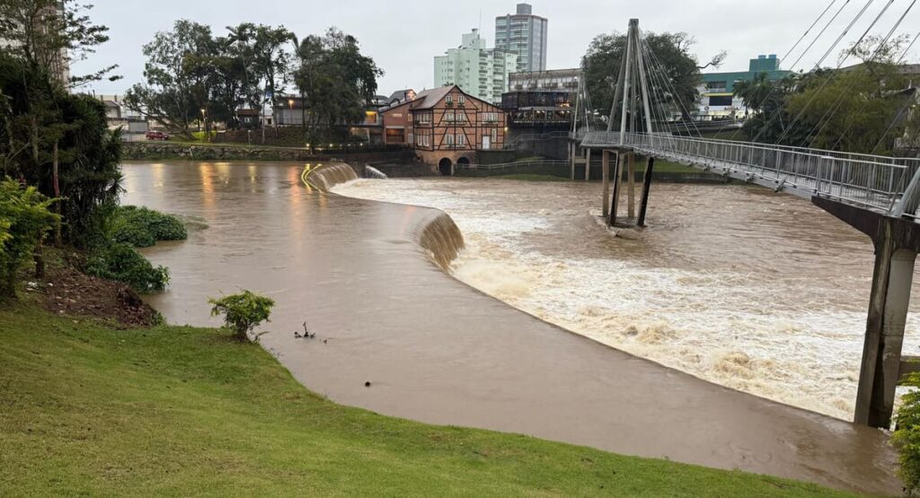 Defesa Civil de Timbó alerta para risco de chuvas intensas neste fim de semana
