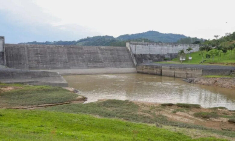 Comportas das barragens são fechadas no Alto Vale do Itajaí diante de previsão de fortes chuvas