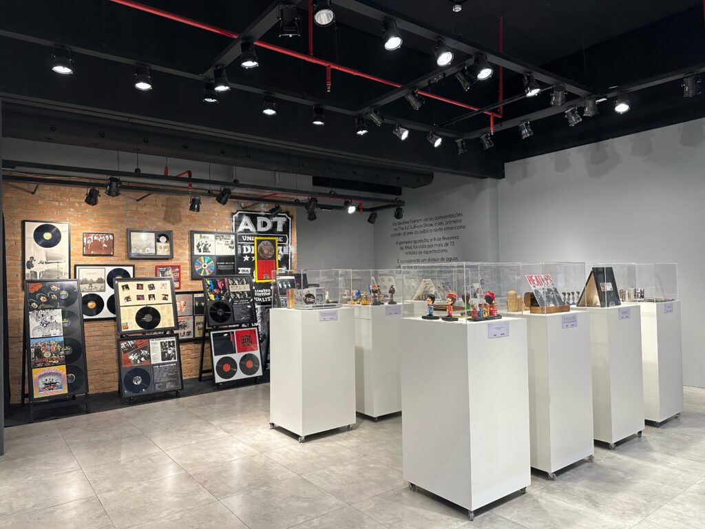 Norte Shopping exibe acervo exclusivo sobre a história dos Beatles