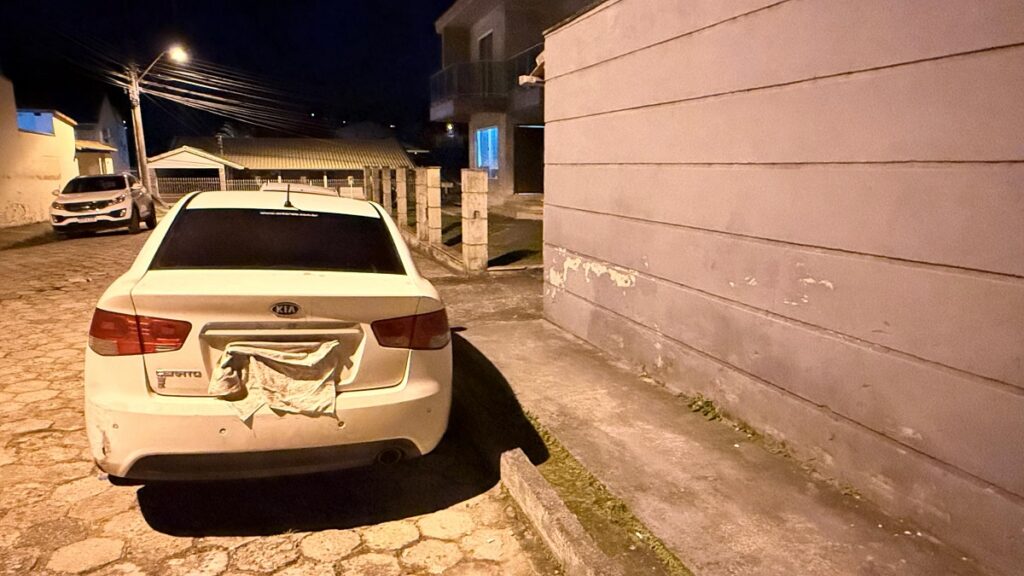 Cantora Débora Amorim sofre ataque violento em frente à própria casa e faz apelo por justiça