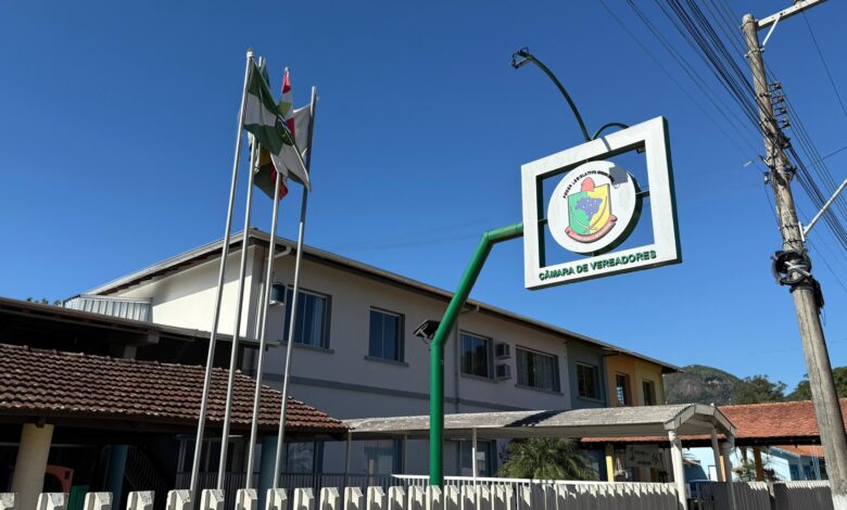 Câmara de Apiúna aprova suplementação orçamentária e uso de máquinas públicas em desfile agrícola