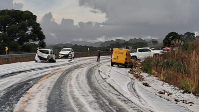 Chuva de granizo surpreende e causa acidente com cinco veículos na SC-114