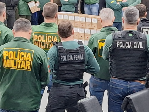 Operação em sete cidades de SC mira organização criminosa; 43 são presos