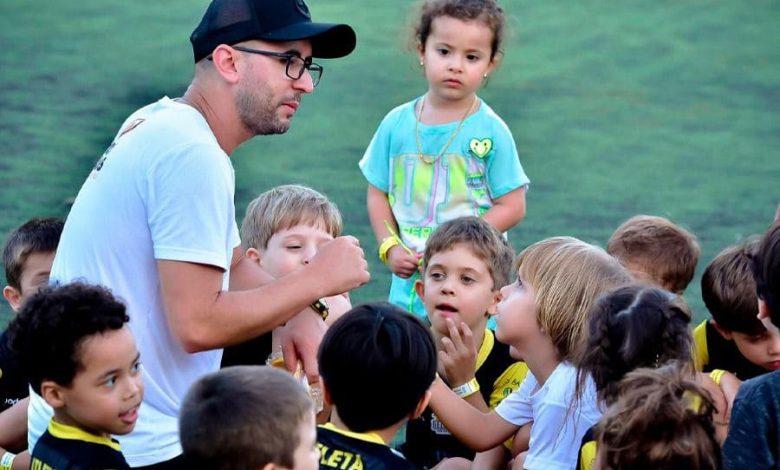 Professor de Blumenau leva projeto esportivo aos EUA e conecta jovens ao futebol europeu