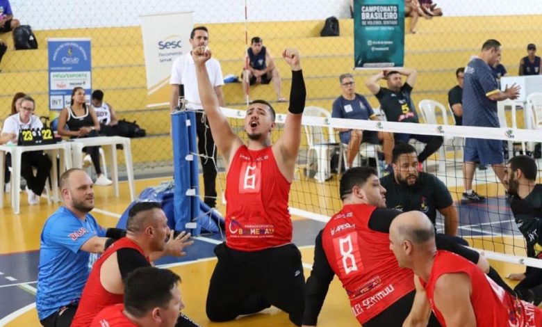 Paratleta blumenauense é convocado para treino da Seleção Brasileira de vôlei sentado