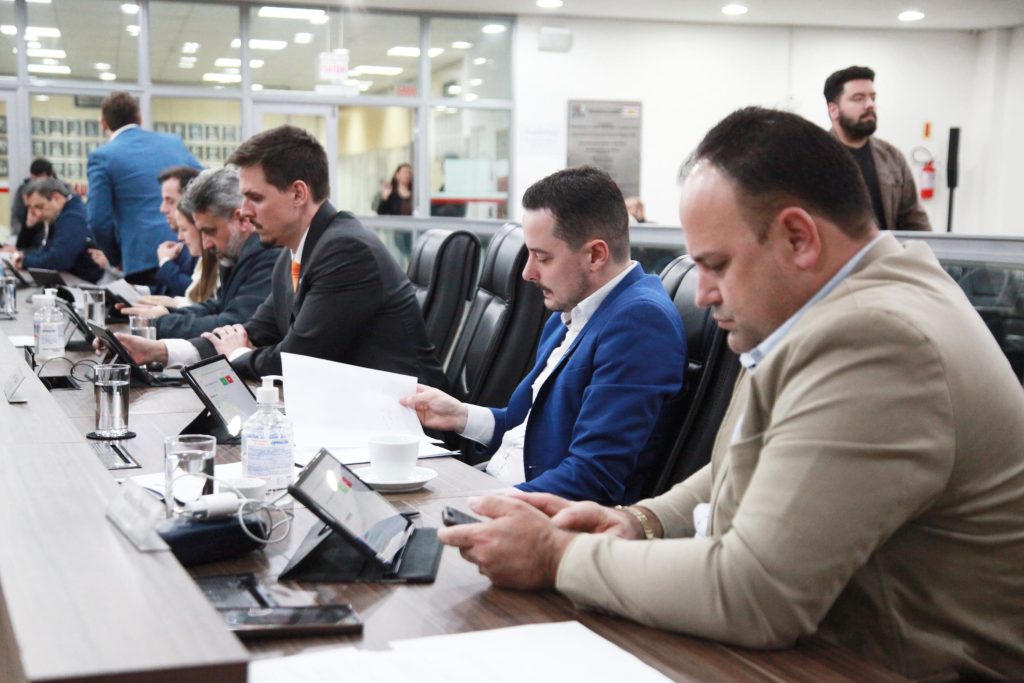 Câmara de Blumenau aprova criação de pontos de apoio para motoristas de app; projeto prevê parcerias e estruturas de descanso